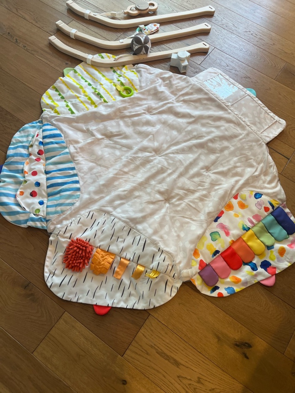 Lovevery Play Gym for baby and toddler for NB ages 0+ - Picture 5 of 15